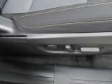 運転席の電動パワーシートとシートメモリーも付いています。
