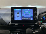上からの視点で狭い駐車場への駐車に役立つ、アラウンドビューモニター対応メモリーナビ装備。