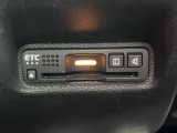 【ETC】有料道路を利用する際に料金所で停止することなく通過できる、ETC車載器(ノンストップ自動料金収受システム機器)が装備されています。セットアップを行うことで利用可能になります。