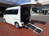 エブリイワゴン ウィズ 車いす移動車 左右分割式リアシート付 