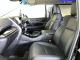 すっきりとしたデザインの内装は、さすがトヨタ車の上品さを感じます。