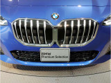 【キドニーグリル】BMWは約90年もの間、ほぼ全ての車両にひと目でBMWだと分かるこの特徴的なフロントグリルが備えられ、デザイン・アイコンとして親しまれてきました。
