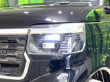 【LEDヘッドライト】悪天候や夜間走行時も良好な視界を確保し安心して運転できる高輝度LEDヘッドライトを装備!点灯速度が早く、消費電力も抑えられています。