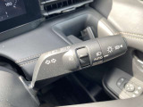 【オートライト】周囲の明るさに応じ自動でライトが点灯・消灯。思いやりライト機能で、トンネルや夕暮れ時の走行、雨の中の走行等、ドライバーが忘れそうなタイミングをサポート。ハイビームアシスト機能付きです。
