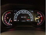 とっても見やすいメーターです。夜間時はラグジュアリーな気分にさせてくれる照明が魅力ですので、夜のドライブも楽しみになりますよ♪