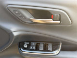 運転席は2名さま分のポジションメモリーがございます。