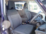 運転席も座り心地が良く長距離お乗りいただいても疲れにくいシートになっております♪