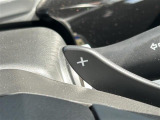 【パドルシフト(AT車)】MT車と同じように好きなギアで走ることができます!ステアリングから手を離さずに指先だけでシフト操作ができ、よりスポーティな走りをお楽しみいただけます。