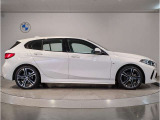 ☆BMWの前後重量配分50:50はエンジン自体をフロントタイヤよりも後ろにずらし、通常はエンジンルーム内に搭載される重量物であるバッテリーをトランクに移動させるなどして実現されています☆