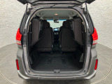 簡単に収納できる後部座席!大空間が出現します!シートアレンジが多彩な点も特徴です!レジャー用品も積み込めます!