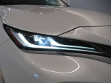 LEDヘッドライトです。デザイン性がよくとても明るいので、夜間の走行や悪天候でも安心です。しかも長寿命!