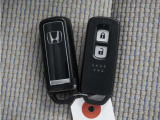 ◆スマートキー◆カギをバッグやポケットに入れたままでもドアロックの開閉ができる『スマートキー』付き!雨天や暗くなってもカギを取り出す必要がなくドアの開錠&エンジンも始動できます