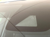 【プリクラッシュセーフティ】前方の車両等を検知し、衝突しそうな時は警報で注意を促し、ブレーキを踏む力をサポート。ブレーキを踏めなかった場合は衝突被害軽減ブレーキが作動、衝突回避をサポートします。