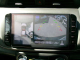 アラウンドビュ-モニタ-装備。上から見下ろしているような映像が表示されるので、車庫入れ時も安心です!