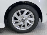 【純正アルミホイール】オシャレな純正アルミホイール付きですので見た目がカッコイイですよ♪