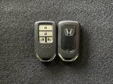 【スマートキー】持っているだけでエンジン始動や、ドアロックの開閉まで出来ちゃう賢く便利なスマートキーを装備!イモビライザーでセキュリティー対策もOK!