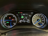 とっても見やすいメーターです。夜間時はラグジュアリーな気分にさせてくれる照明が魅力ですので、夜のドライブも楽しみになりますよ♪