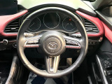 【純正革巻きステアリング】上質な革を使用することで、手にしっかり馴染みとても運転しやすいハンドルです♪