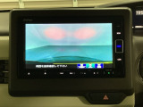ギヤをR(バック)に入れるとナビの画面に後ろの映像が映るリアカメラ付です。後退時、コンディションが悪い視界でもカラーバックモニターがドライバーをサポートします。