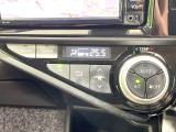【オートエアコン】一度お好みの温度に設定すれば、車内の温度を検知し風量や温度を自動で調整。暑い&hellip;寒い&hellip;と何度もスイッチ操作をする必要はありません。快適な車内空間には必須の機能ですね♪