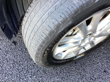 タイヤの残り溝はしっかり残ってます。