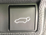 【パワーバックドア】スマートキーや運転席のボタンを押すだけでリアゲートが自動で開閉します!荷物を持っている時や、高い位置にあるバックドアを閉める際に便利な機能です♪