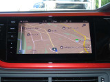 ディスカバーメディア搭載。「VW Connect」というeSIMが内蔵された画期的なシステムです。地図データなど自動で情報を更新することができるのが大きな魅力。なお、CD/DVD・TVは廃止されてます