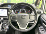【純正革巻きステアリング】上質な革を使用することで、手にしっかり馴染みとても運転しやすいハンドルです♪