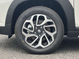 純正ホイールを装着しております。車両に関してのご質問は、スタッフまでお気軽にお問合せ下さい!TEL:0439-88-6662