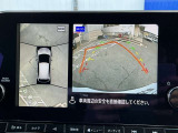 上空から見下ろしているかのような映像をディスプレイに映し出し、スムースな駐車をサポートします。画面は「トップビュー」のほか「サイドブラインドビュー」への切り換えが可能。ますます安心です