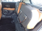 ◆チップアップ&ダイブダウン機構付【ULTR SEAT】は後席座面を左右分割で跳ね上げることができます。トランクで積載できない背の高い荷物をラクラク収納できます。ホンダ車ならではの人気装備です。
