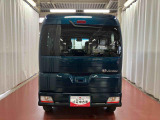 跳ね上げ式バックドアなので、雨天時の荷物の出し入れの際も濡れにくいです。