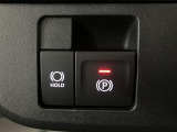 【電動パーキング】指先だけで簡単に操作が可能な電動パーキングブレーキを搭載♪また、渋滞時や駐車券を取るシーンなどで便利なオートブレーキホールド機能も搭載☆