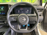 インテリアに合わせたデザインのステアリングは、運転される方のことも考え、運転しやすい形状、大きさです。是非一度、実際に触ってお確かめください。