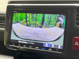 【バックカメラ】駐車時に後方がリアルタイム映像で確認できます。大型商業施設や立体駐車場での駐車時や、夜間のバック時に大活躍!運転スキルに関わらず、今や必須となった装備のひとつです!