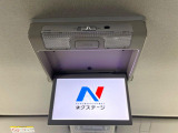 【フリップダウンモニター】大画面モニターで後席でもエンタメをお楽しみいただけます。小さなお子様にも大人気の装備です♪
