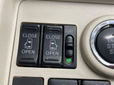 【両側パワースライドドア】スマートキーや運転席のスイッチで後席両側スライドドアの開閉が可能♪電動だから力を入れてドアを開ける必要が無く、小さなお子様でも簡単に開け閉めでき快適です♪