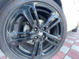 ●純正17インチアルミホイール:輸入車ならではの卓越した走りを支えるホイールと足回りです!日本車の走りに慣れている方にもぜひ体感して頂きたいほど、高いレベルでまとまっています!