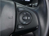 ◆アダプティブクルーズコントロール◆予め設定した車速内でクルマが自動的に加減速。前走車との適切な車間距離を維持しながら追従走行します。【LKAS】車線維持支援システムでステアリング操作を支援。