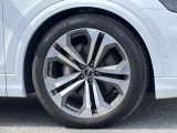 Audiは、スポーティなデザインからシンプルでエレガントなデザインまで、さまざまなデザインを提供しています。軽量でありながら高い強度を持っており車両のハンドリング性能やブレーキ性能が向上します。
