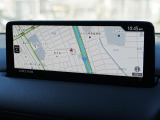 マツダコネクトの10.25インチワイドセンターディスプレイです。『Android Auto』『Apple CarPlay』や独自のコネクテッドサービスに対応したインターフェイスシステムです。