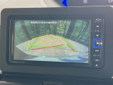【バックカメラ】駐車時に後方がリアルタイム映像で確認できます。大型商業施設や立体駐車場での駐車時や、夜間のバック時に大活躍!運転スキルに関わらず、今や必須となった装備のひとつです!