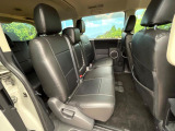 後部座席も気になるようなキズ・汚れやへたり等、大きなダメージはなく、良好な状態です。