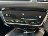 車内環境を自動でコントロールするフルオートエアコン。長距離ドライブも快適です。