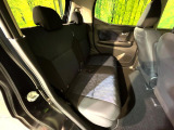 後部座席も気になるようなキズ・汚れやへたり等、大きなダメージはなく、良好な状態です。