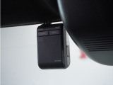 ◆ドライブレコーダー◆映像・音声などを記録する自動車用の装置です。 もしもの事故の際の記録はもちろん、旅行の際の思い出としてドライブの映像を楽しむことができます。