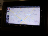 社外ナビ付です。社外品ですがピッタリ枠に収まって純正品と遜色ありません。別のオーディオに交換もできます(有料)。
