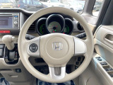 ステアリングも使用感が少なく、きれいな状態となっております♪