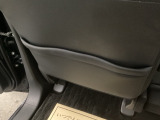 【収納】後部座席収納。散乱しがちな小物を収納するのに便利です。