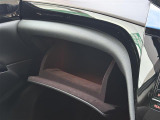 【グローブボックス】大容量のグローブボックスです!!車検証ケース他、日頃使う小物類の収納スペースもたくさんあります!
